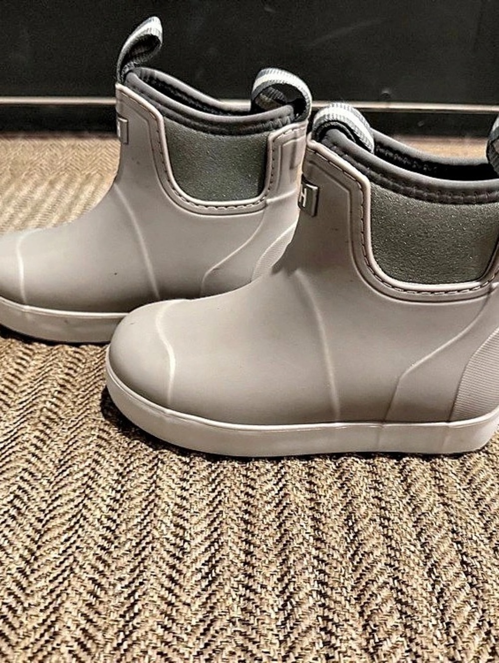 Kids Gray Rain Boots (Size 12 Little Lid)